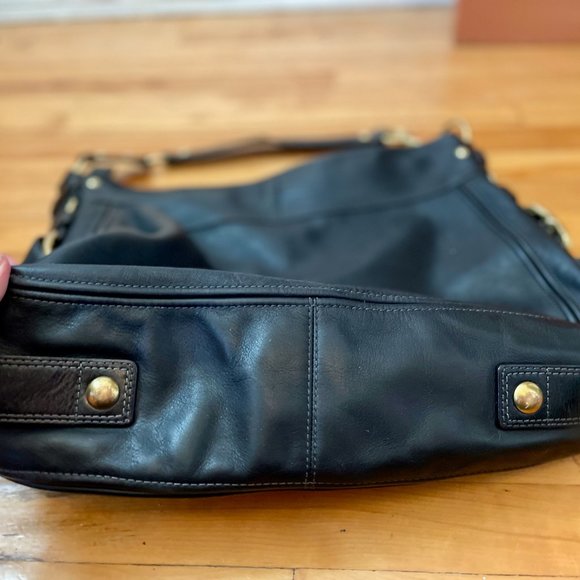 Coach black leather shoulder bag with perfect purple lining - Picture 5 of 8